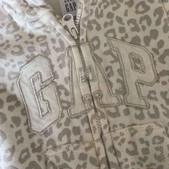 6-12 mos Gap zip-up Romper - Picture 2 of 4